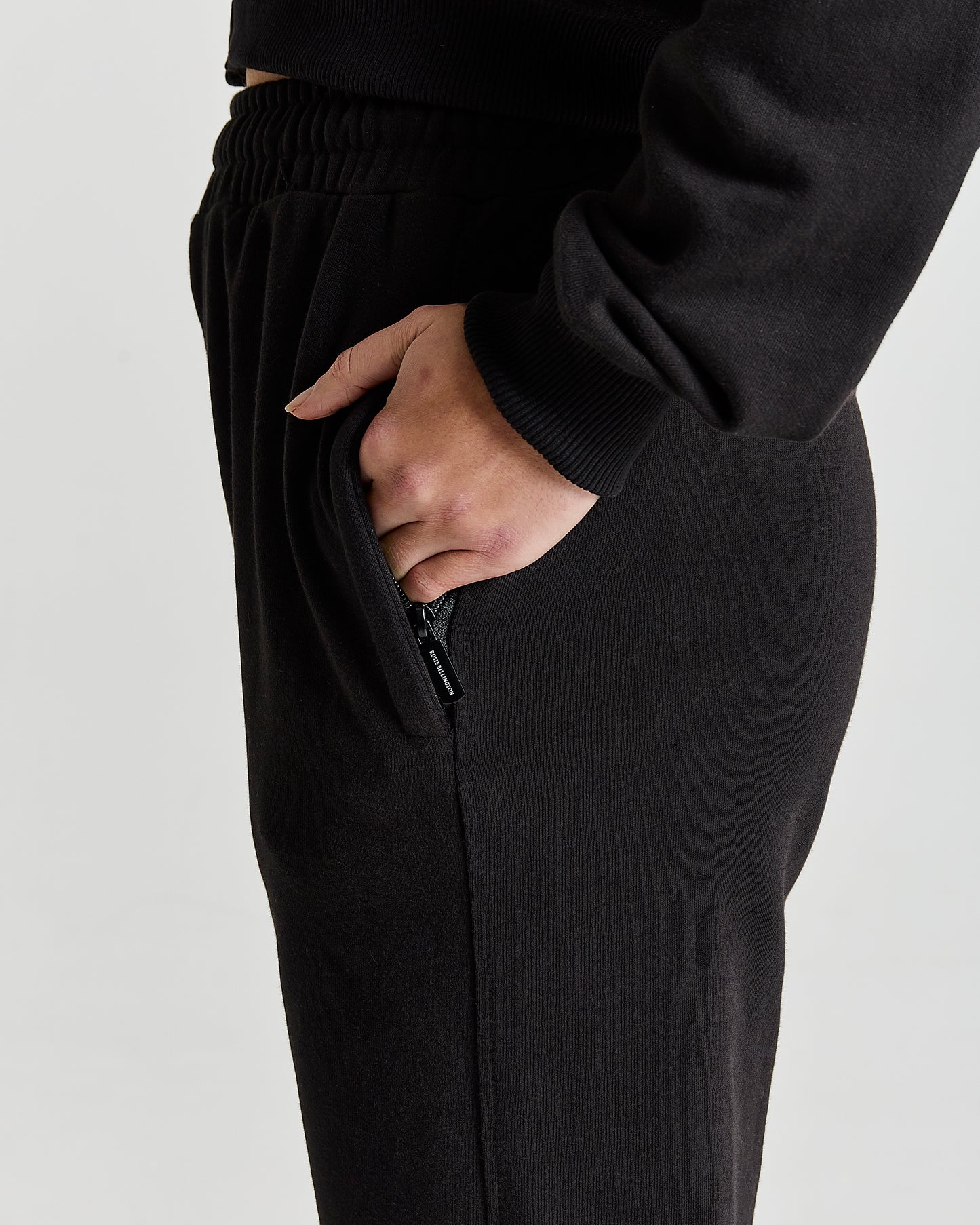 SAFARI Jogger in Black